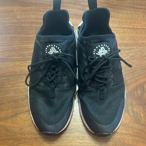 Nike Air Huarache tennis shoes